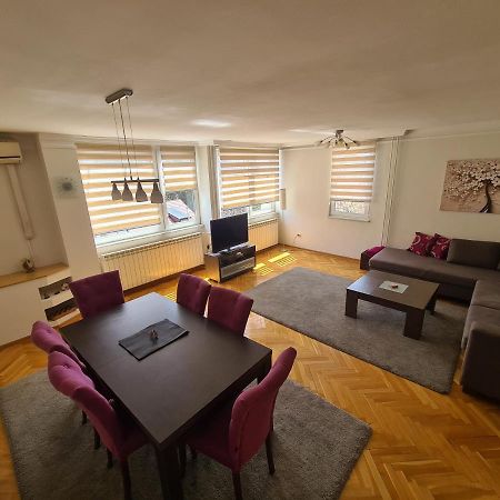 Walnut Apartment - Private Garage Sarajevo Esterno foto