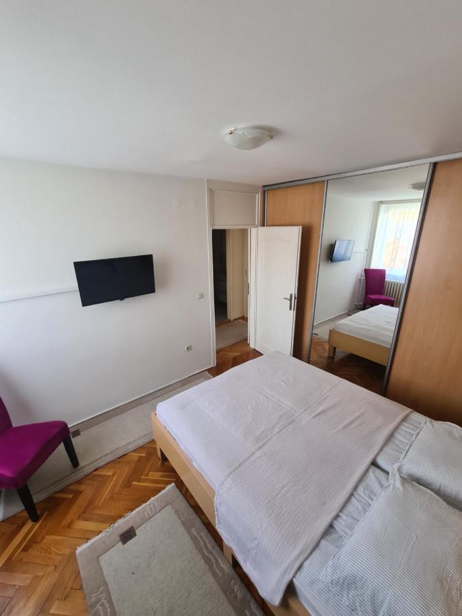 Walnut Apartment - Private Garage Sarajevo Esterno foto