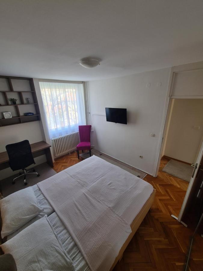 Walnut Apartment - Private Garage Sarajevo Esterno foto