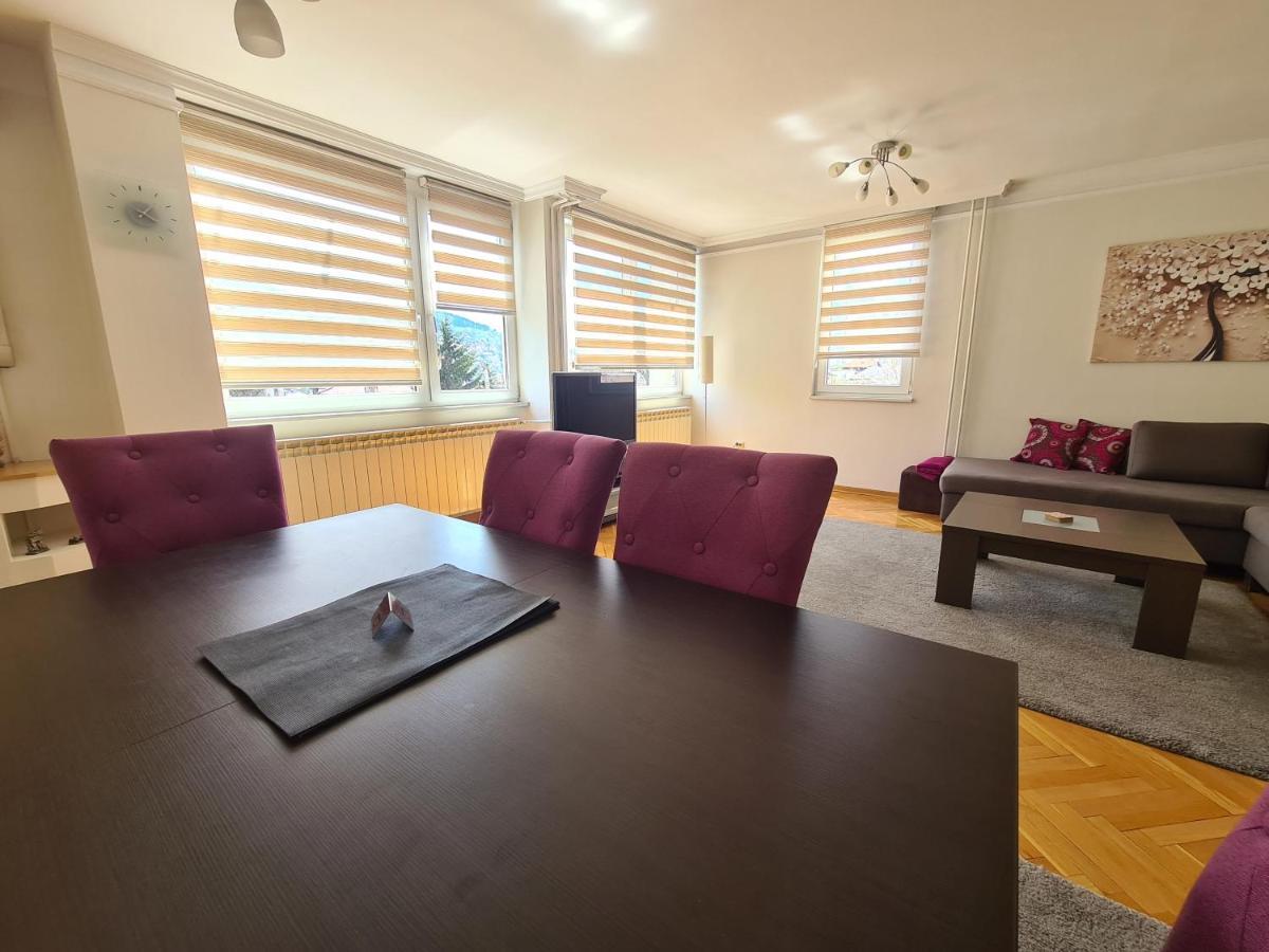 Walnut Apartment - Private Garage Sarajevo Esterno foto