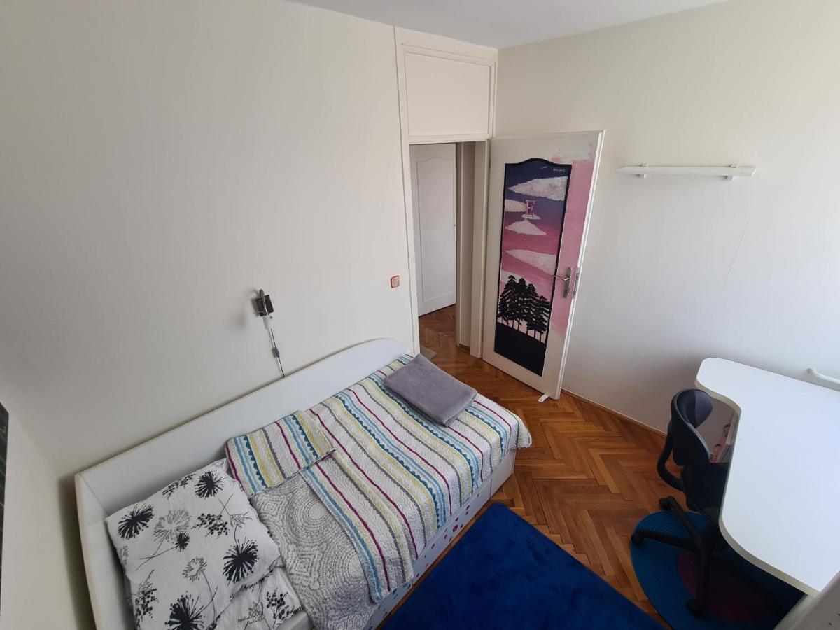 Walnut Apartment - Private Garage Sarajevo Esterno foto
