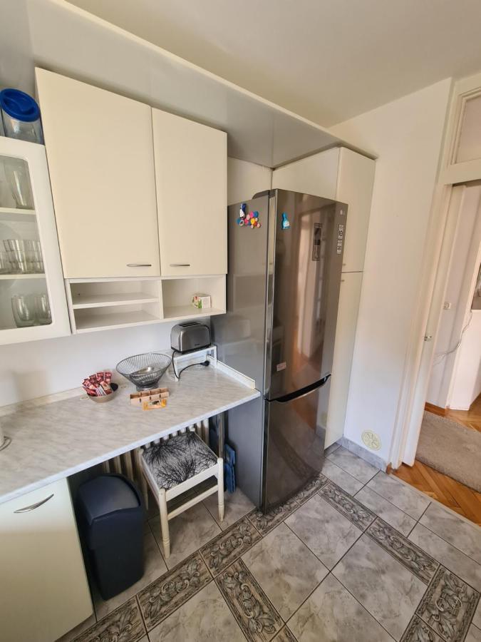 Walnut Apartment - Private Garage Sarajevo Esterno foto
